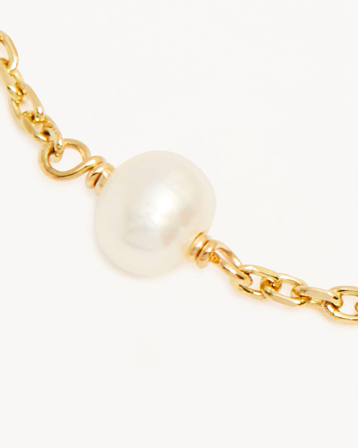 14k Solid Gold Serene Pearl Bracelet - Image 3