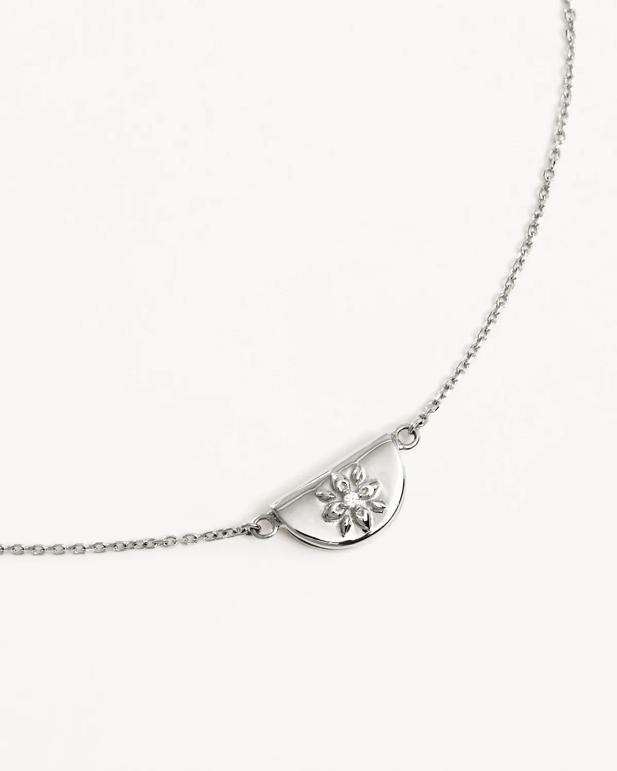 9k Solid White Gold Lotus Bracelet - Image 3