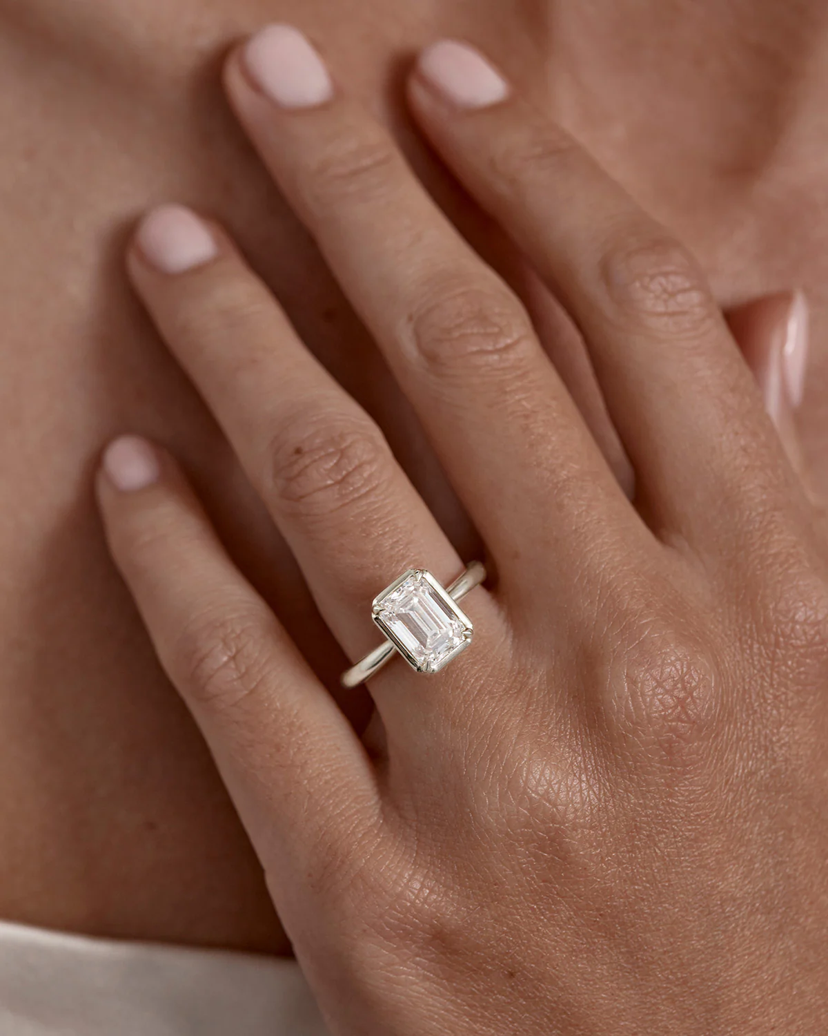 18k Solid White Gold Hidden Lotus Engagement Ring - Emerald 1.5ct - Image 2
