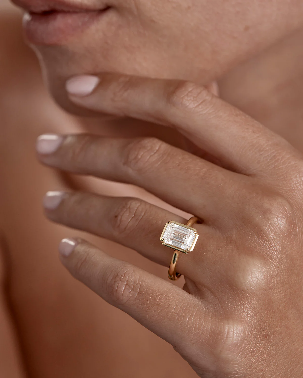 18k Solid Gold Hidden Lotus Engagement Ring - Emerald 2ct - Image 2