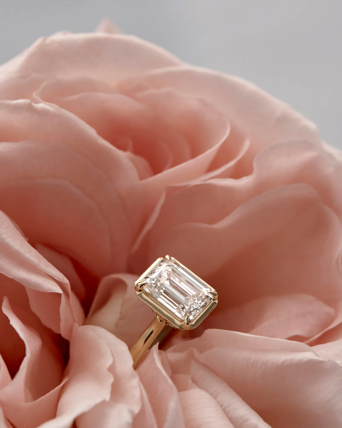 18k Solid Gold Hidden Lotus Engagement Ring - Emerald 2ct - Image 7