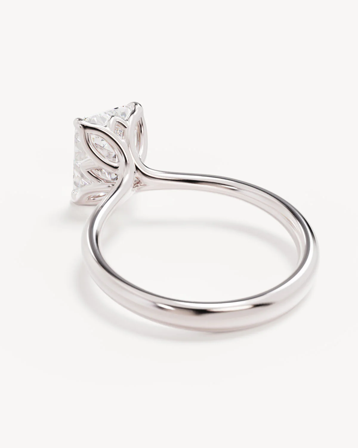 18k Solid White Gold Lotus Solitaire Engagement Ring - Emerald 2.5ct - Image 5