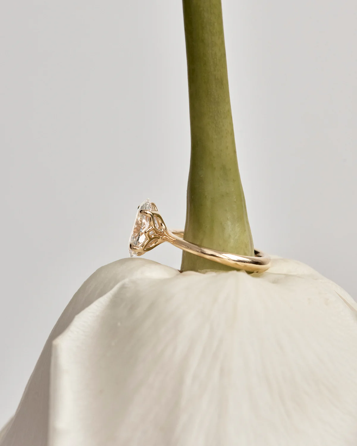 18k Solid Gold Lotus Solitaire Engagement Ring - Oval 2ct - Image 13