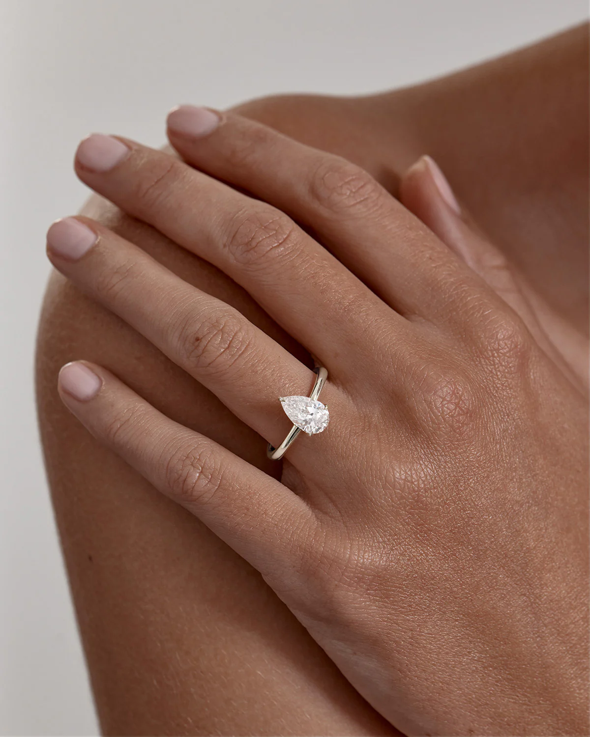 18k Solid White Gold Lotus Solitaire Engagement Ring - Pear 2ct - Image 2